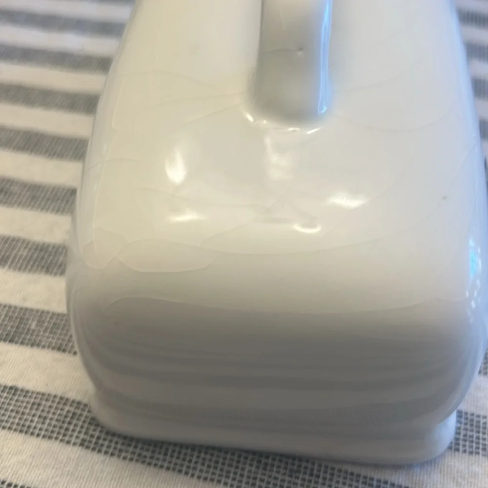 White Ceramic butter Dish (words FARM FRESH)